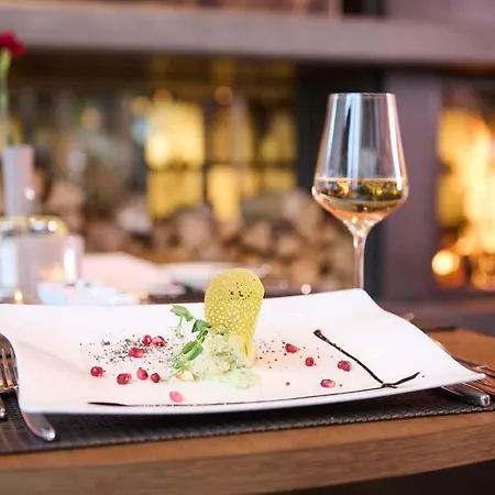 Eden - Aktiv- & Wohlfuehlhotel In Tirol Auf 1200m Hoehe Hotel 4*