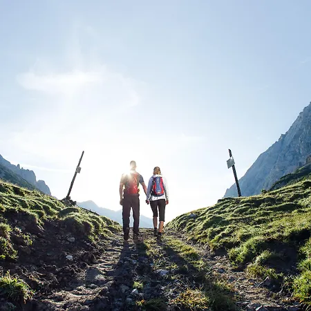 Szálloda Eden - Aktiv- & Wohlfuehlhotel In Tirol Auf 1200m Hoehe