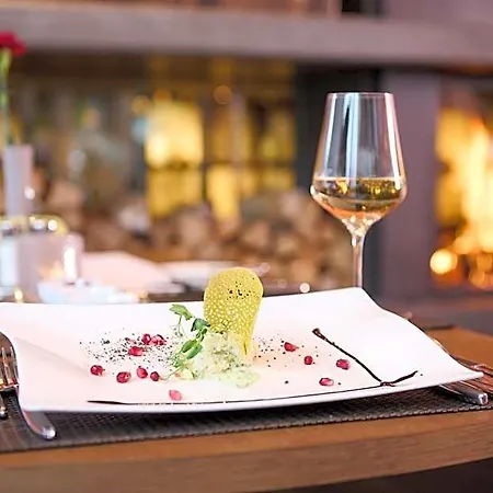 Eden - Aktiv- & Wohlfuehlhotel In Tirol Auf 1200m Hoehe Hotel 4*
